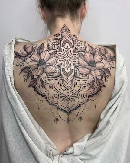 Ornament na plecach